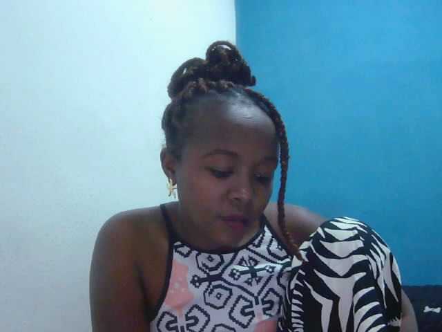 Tinah2 live cam on BongaCams