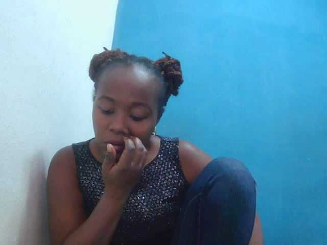 Tinah2 live cam on BongaCams