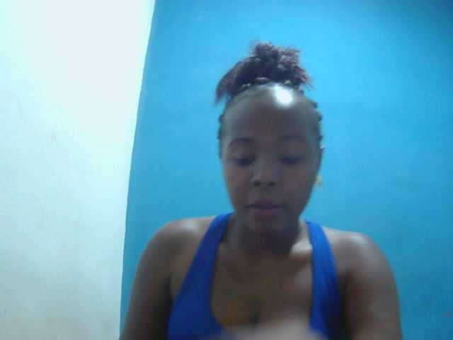 Tinah2 live cam on BongaCams