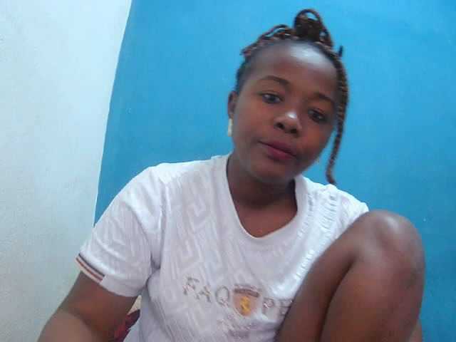 Tinah2 live cam on BongaCams