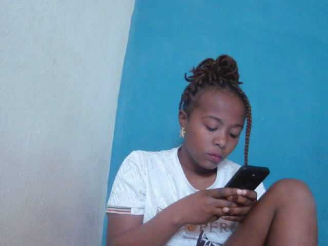 Tinah2 live cam on BongaCams