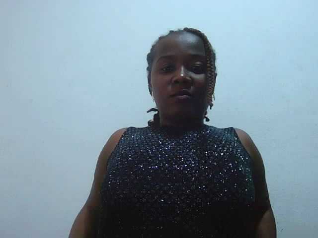 Tinah2 live cam on BongaCams
