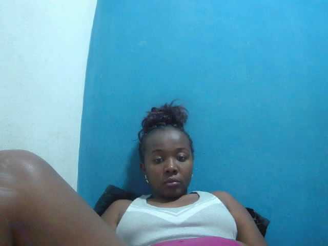 Tinah2 live cam on BongaCams