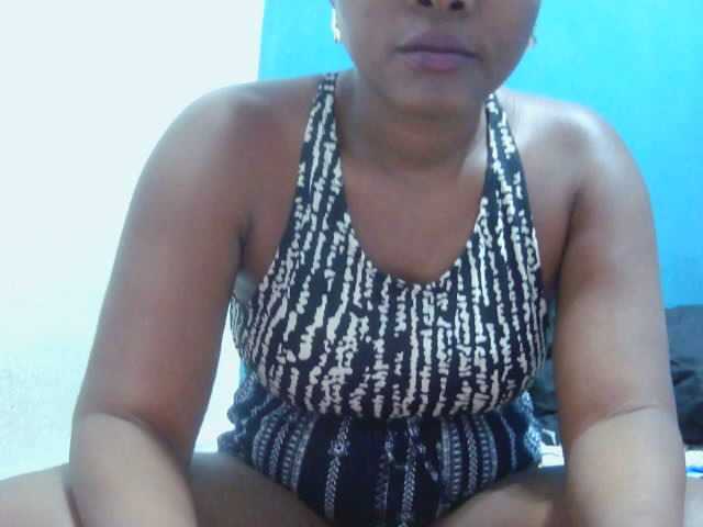 Tinah2 live cam on BongaCams