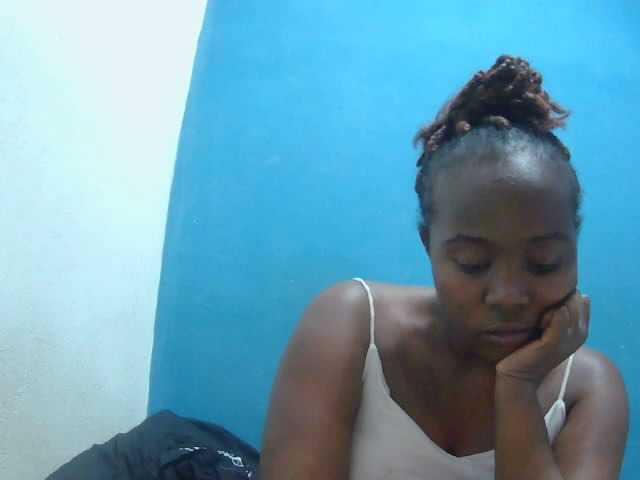 Tinah2 live cam on BongaCams