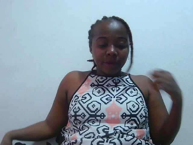 Tinah2 live cam on BongaCams