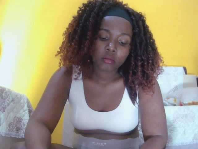 Tinah2 live cam on BongaCams
