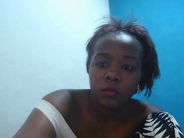Tinah2 live cam on BongaCams