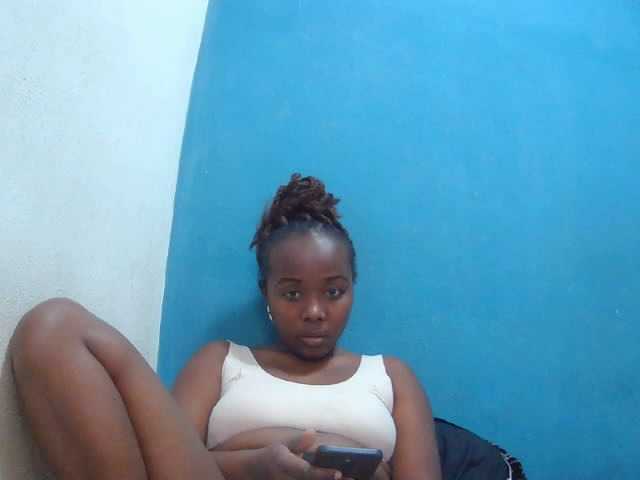 Tinah2 live cam on BongaCams