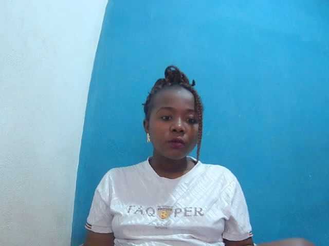 Tinah2 live cam on BongaCams