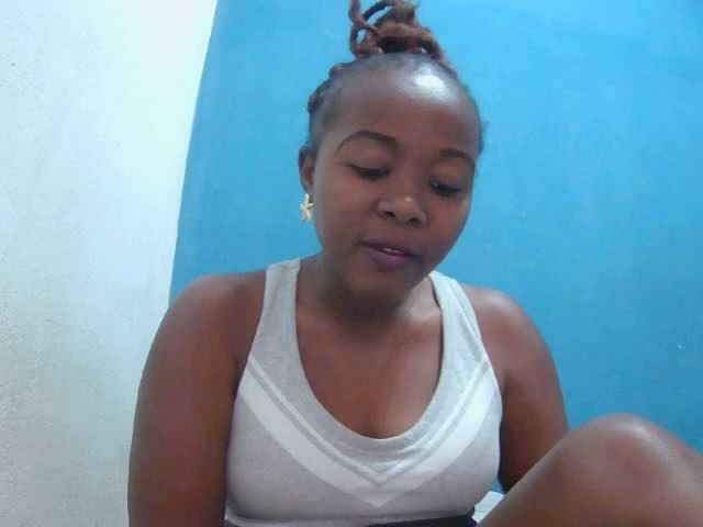 Tinah2 live cam preview