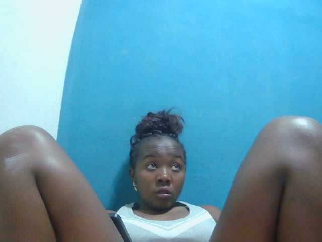 Tinah2 live cam on BongaCams