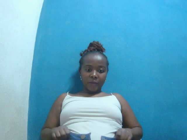 Tinah2 live cam on BongaCams