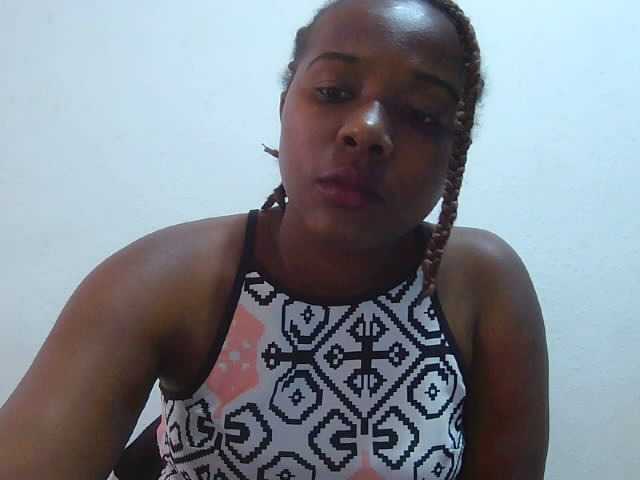 Tinah2 live cam on BongaCams