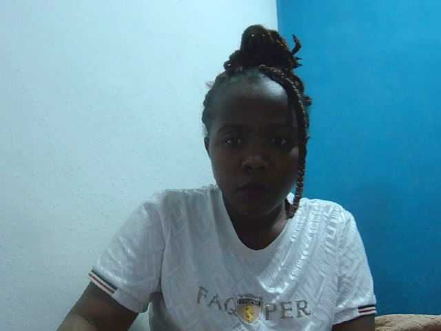 Tinah2 live cam on BongaCams