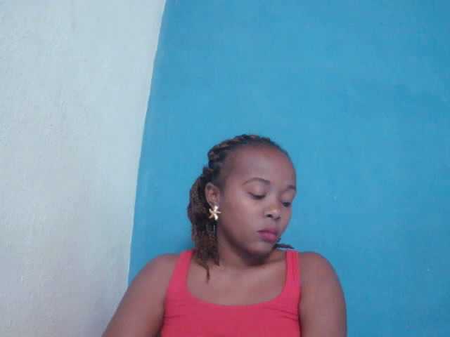 Tinah2 live cam on BongaCams