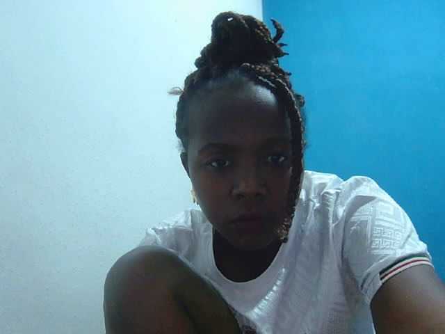 Tinah2 live cam on BongaCams
