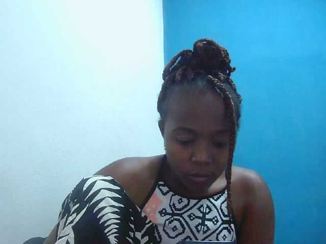 Tinah2 live cam on BongaCams