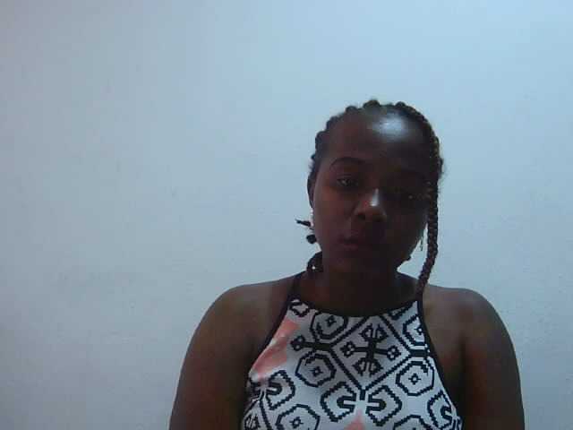Tinah2 live cam on BongaCams