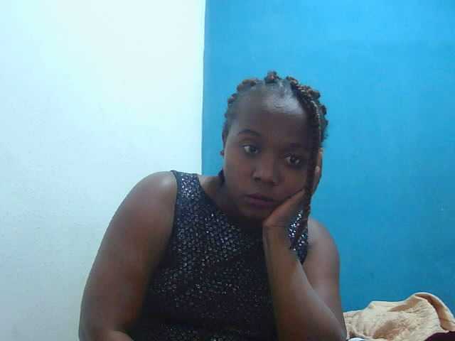 Tinah2 live cam on BongaCams