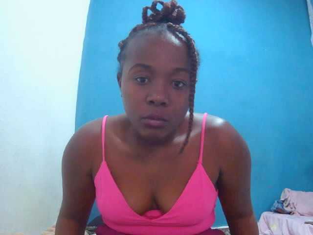Tinah2 live cam on BongaCams