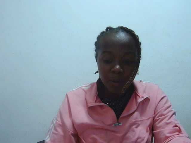 Tinah2 live cam on BongaCams