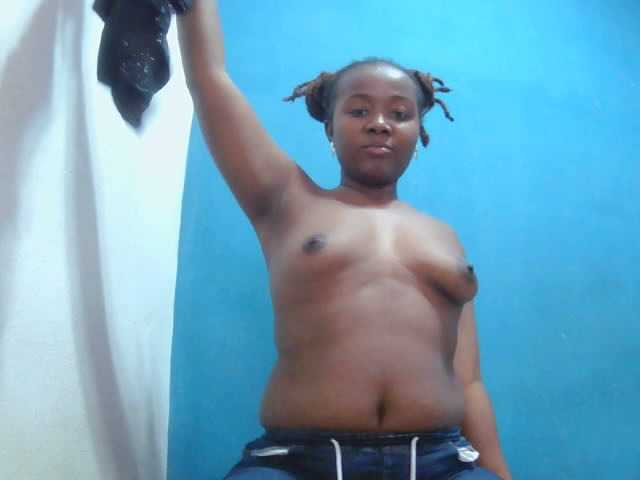 Tinah2 live cam on BongaCams