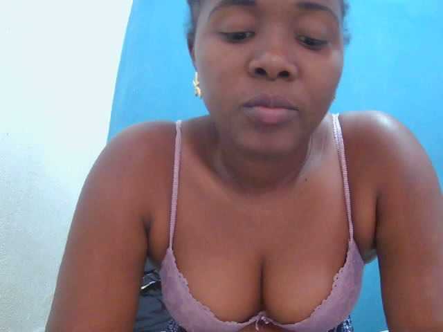 Tinah2 live cam on BongaCams