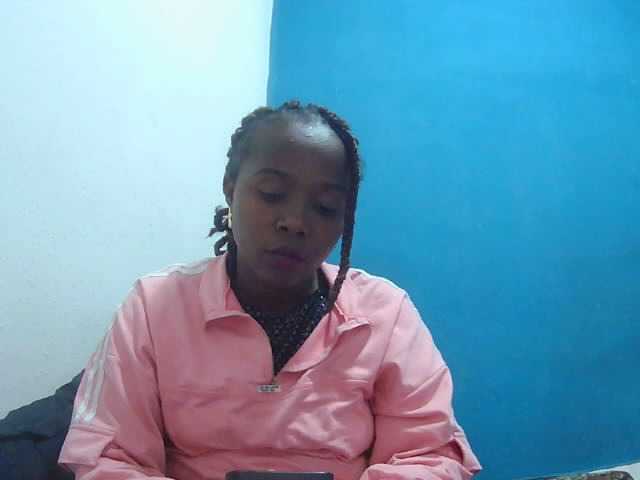 Tinah2 live cam on BongaCams
