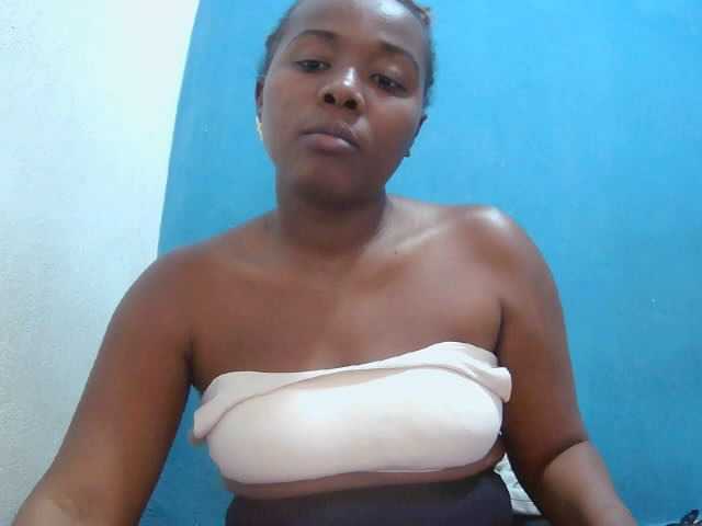 Tinah2 live cam on BongaCams
