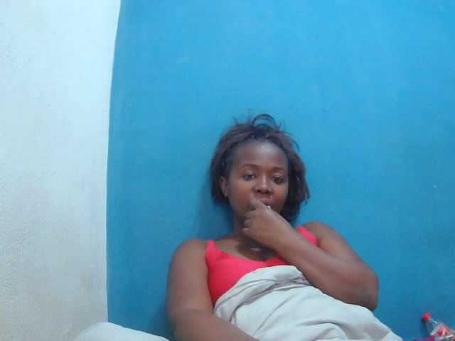 Tinah2 live cam on BongaCams