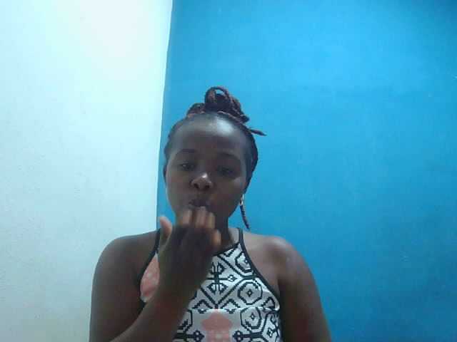 Tinah2 live cam on BongaCams