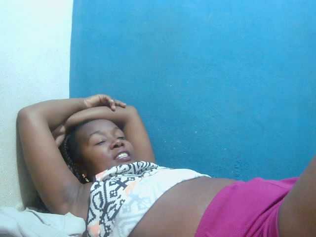 Tinah2 live cam on BongaCams