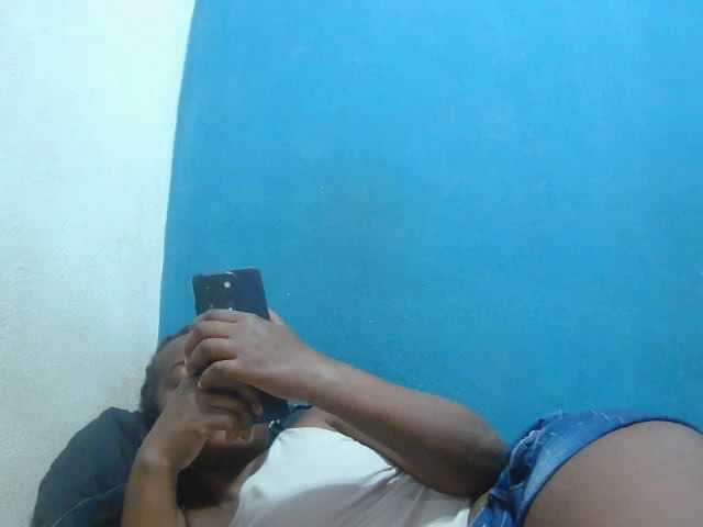 Tinah2 live cam on BongaCams