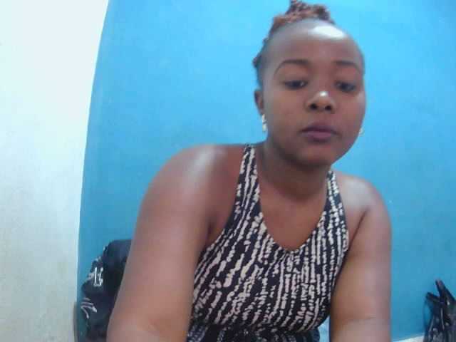Tinah2 live cam on BongaCams
