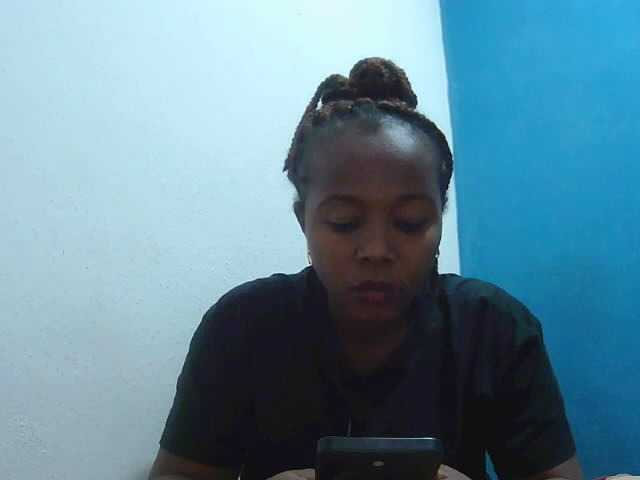Tinah2 live cam on BongaCams