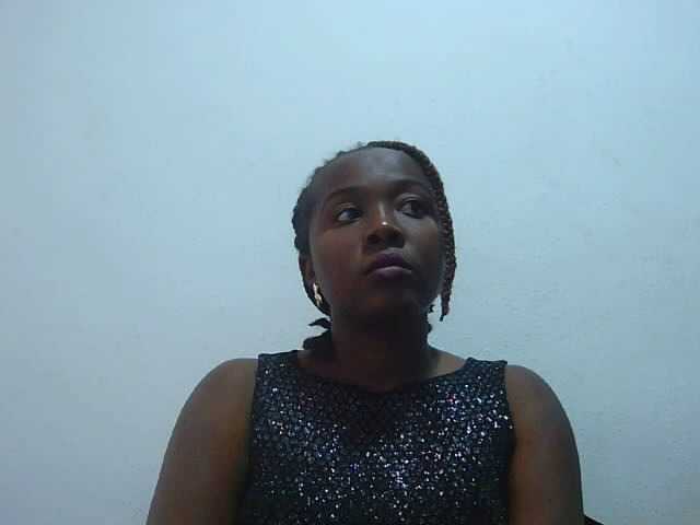 Tinah2 live cam on BongaCams