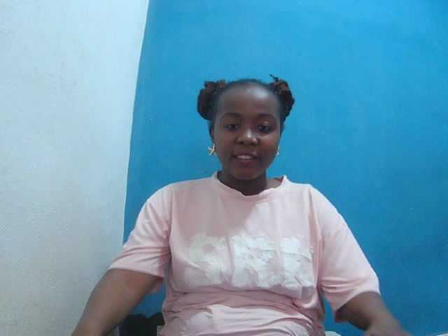 Tinah2 live cam on BongaCams
