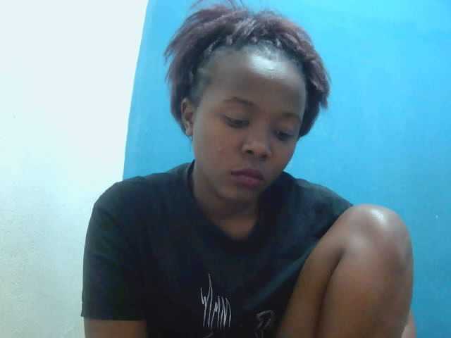 Tinah2 live cam on BongaCams
