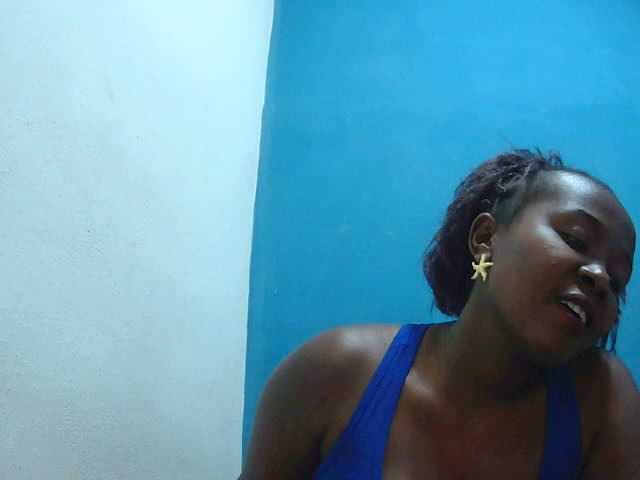 Tinah2 live cam on BongaCams