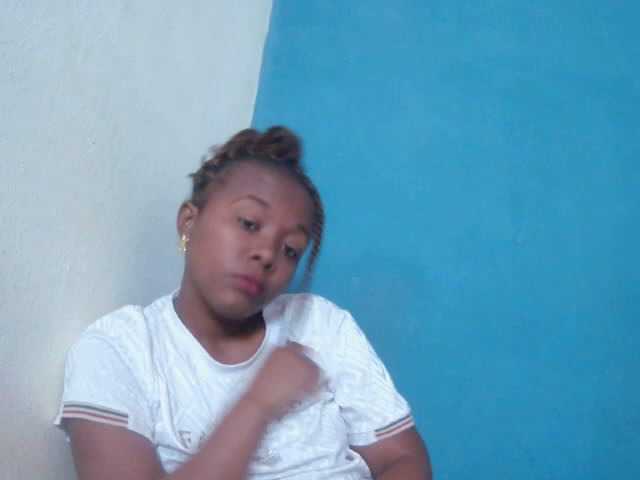 Tinah2 live cam on BongaCams