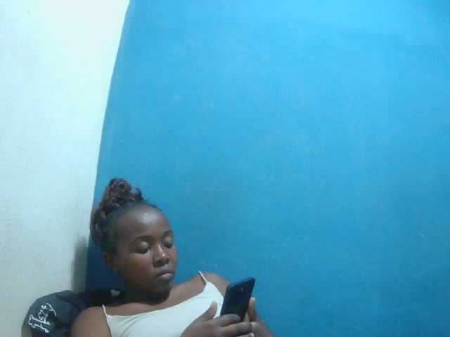 Tinah2 live cam on BongaCams