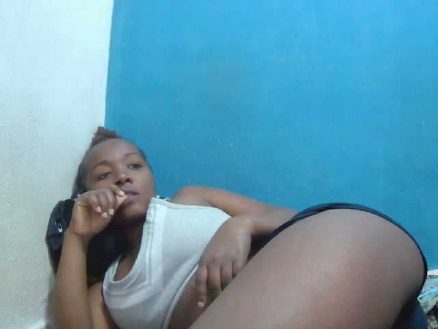 Tinah2 live cam on BongaCams