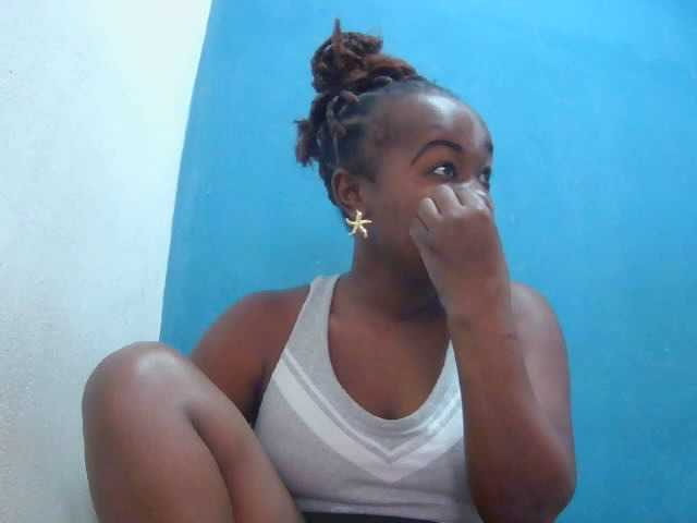 Tinah2 live cam on BongaCams