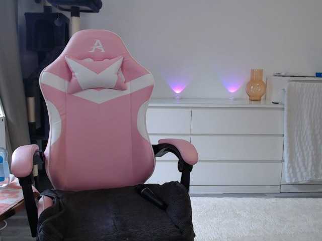 Ninapralliina live cam on BongaCams