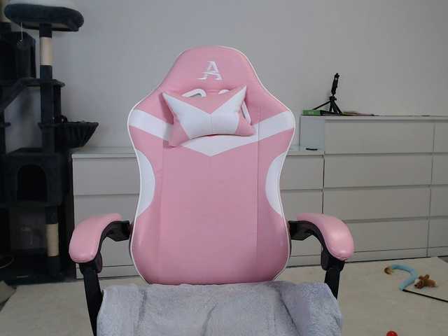 Ninapralliina live cam preview