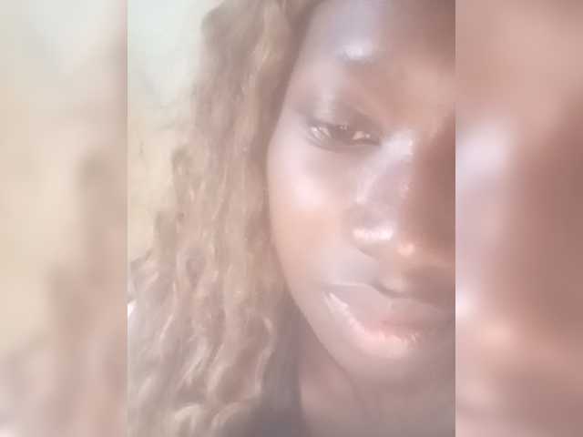 SexyClara18, live now on BongaCams