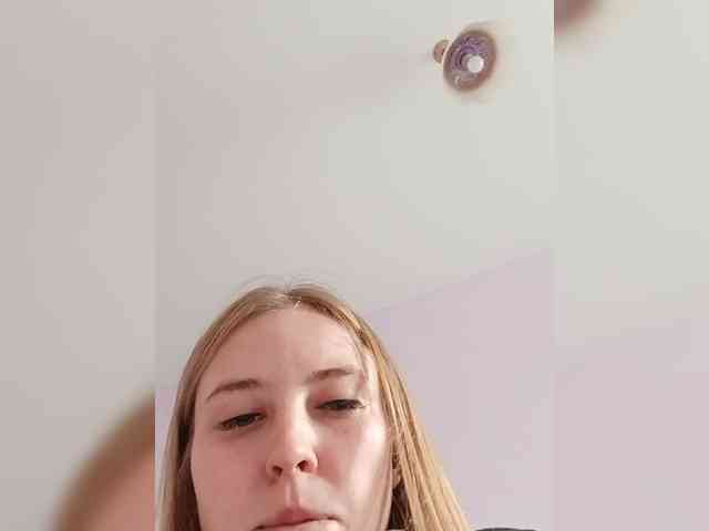 ELENA123e webcam