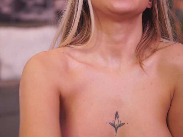 AlmaLux live cam on BongaCams