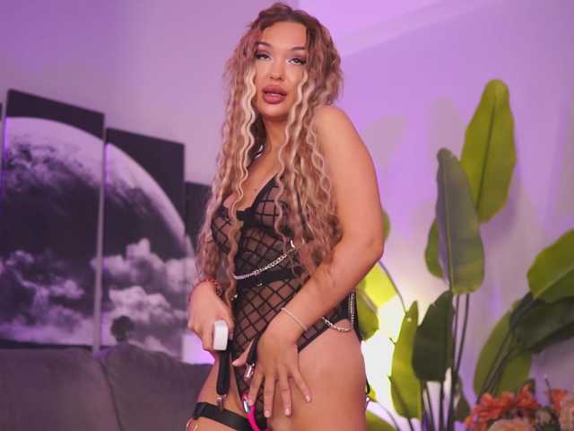 AlmaLux live cam on BongaCams